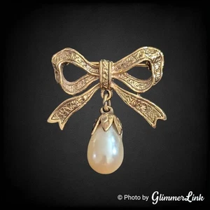Broche de lazo vintage delicado tono dorado con perla sintética colgante de lágrima - Imagen 1 de 5