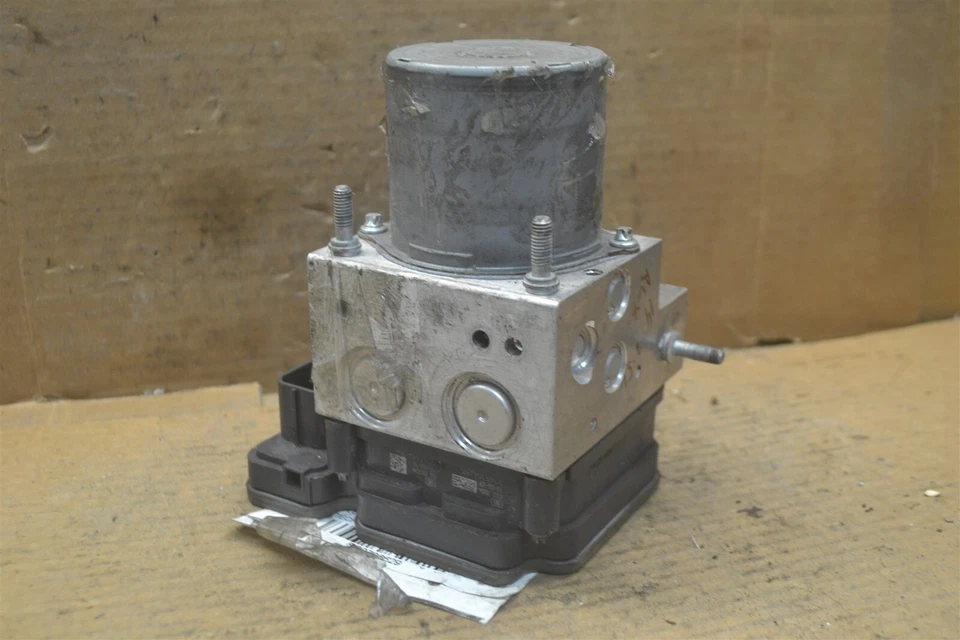 Acura RLX 2014 3,5 L ABS control de bomba OEM Y2VVATY2A0 módulo 560-15C1 Foto 1 de 4