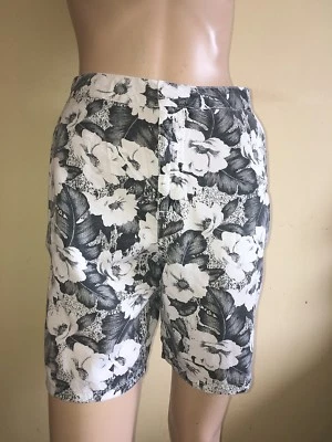 Topshop Moto ~ Grey & White Soft Lyocell Mid Length Floral Shorts ~ Size 10 / 28 - Image 1 of 3