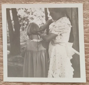 Mädchen Kind Kleid Dame Frau Mama Mutter Maid Mädel Lady 6x6 Original Foto - Bild 1 von 2
