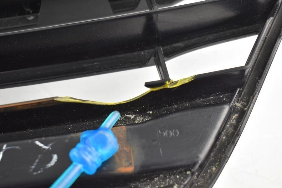 2016 Honda HR-V Grille with Chrome Trim - Used, Broken Tabs, Front Fitment Foto 1 de 4