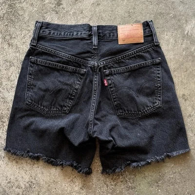 Pantalones Cortos de Jean Levis 501 Negros Envejecidos para Mujer W24 Calce Original Informal Foto 1 de 4