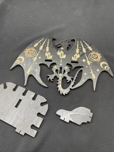 ESTANTE COLGANTE DRAGÓN DE MADERA Cuarta Ala DND HTTYD ARTE DE PARED NUEVO 11-1/2" X 8" X 4" - Imagen 1 de 8