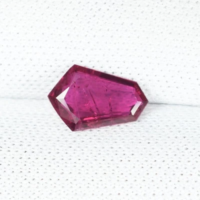 0.76 ct  SHIMMERING RARE LUSTROUS - PINK RED UNHEATED  NATURAL RUBY See Vdo GBM - Image 1 of 3