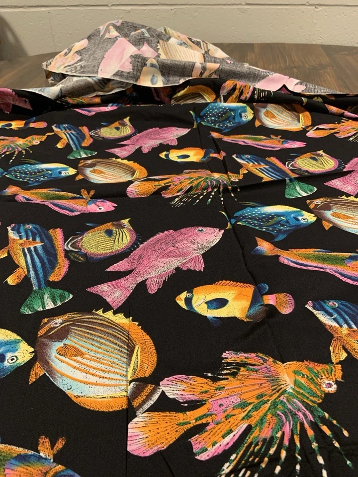 "Material de peces tropicales peces muy coloridos sobre fondo negro 3 yardas 13""" Foto 1 de 4