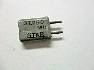 STAR Radio Crystal 37.750 MHz 1mm / 0.04in X 6mm long X 5mm Spaced Leads Vintage - Zdjęcie 1 z 4