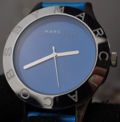 Reloj minimalista Marc by Mark Jacobs MBM1202 cara azul correa cuero 40mm 5m Foto 1 de 4