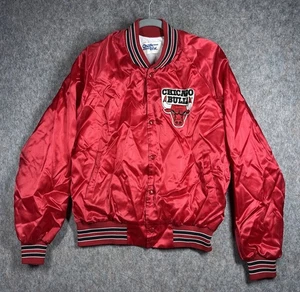 Chaqueta Bomber Vintage Chalk Line Chicago Bulls Satinado Roja Hecha en EE. UU. Años 80 90 - Imagen 1 de 8