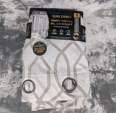Panel de ventana SUN ZERO 100 % apagón total 40""x63” Brevick Taupe 1 cortina abierta Foto 1 de 4