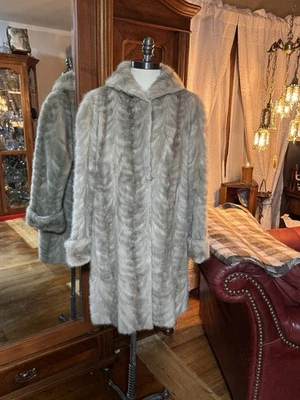 Piel de visón de zafiro genuino (Natelsons Omaha) Foto 1 de 4