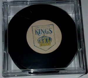 1977-83 LOS ANGELES KINGS LA NHL VICEROY GIOCO UFFICIALE USATO PUCK CANADA VINTAGE - Foto 1 di 8