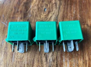 Lot Is 3 OEM Land Rover 5 Pin Multipurpose Green Relay Siemens V23134-A52-X137 - Picture 1 of 3