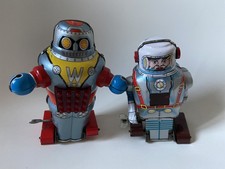 2 Robot Latta Noghuchi Tin Japan Space Toy Wind Up