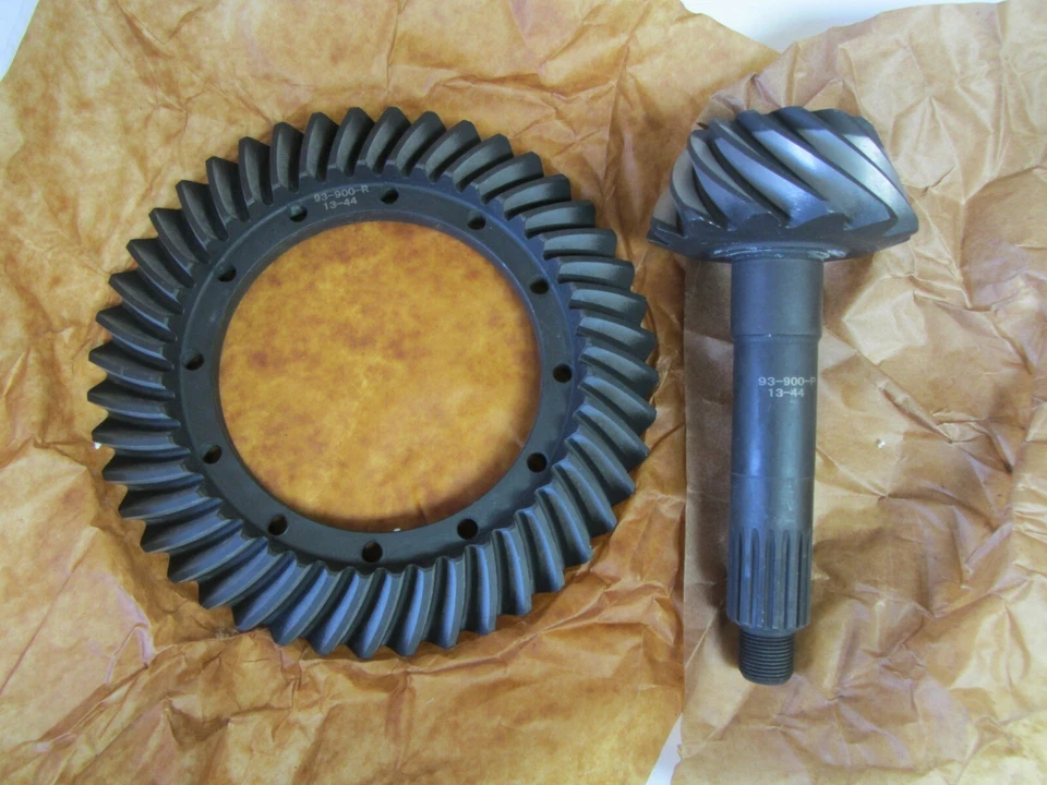 1955 1956 1957 1958 1959 1963 Chevrolet truck 1/2 ton 3.38:1 Ring & Pinion gears - Image 1 of 4