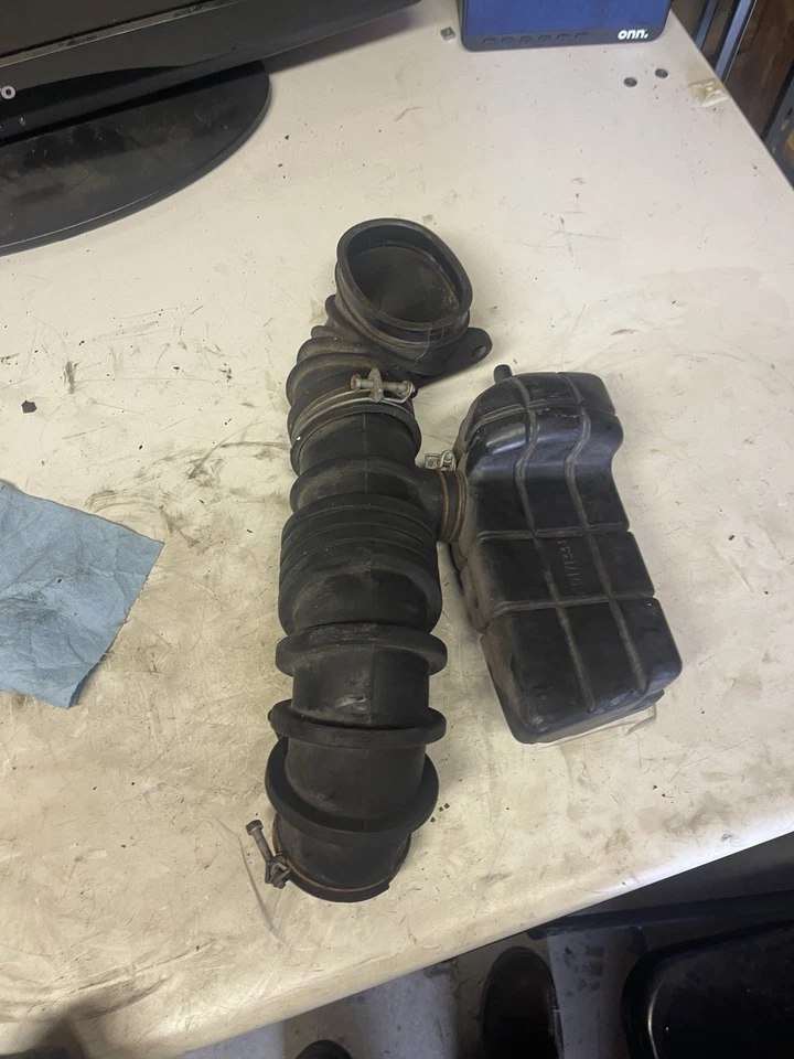 Tubo/resonador de admisión de aire Mitsubishi 3000GT Dodge Stealth MD159637 compatible con 91-99 Foto 1 de 2