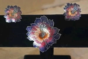 Cloisonné Hibiscus Flower Pin Brooch Purple Pink - Picture 1 of 7