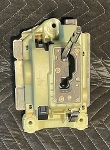 2003-2011 MERCEDES W211 E320 E350 E500 CLS500 FLOOR GEAR SHIFT SHIFTER SELECTOR - Picture 1 of 6