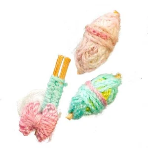 Juego de tejer miniatura hecho a mano para casa de muñecas 1:12 AZ G8315 - Imagen 1 de 1