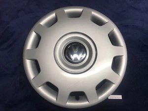 One Volkswagen Passat Factory Original Hubcap 1998 1998 VW - Picture 1 of 8