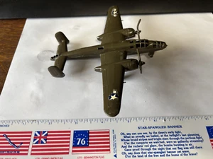 Vintage hard plastic Renwal B-25 Mitchell Bomber airplane 1945 422-18 - Picture 1 of 5