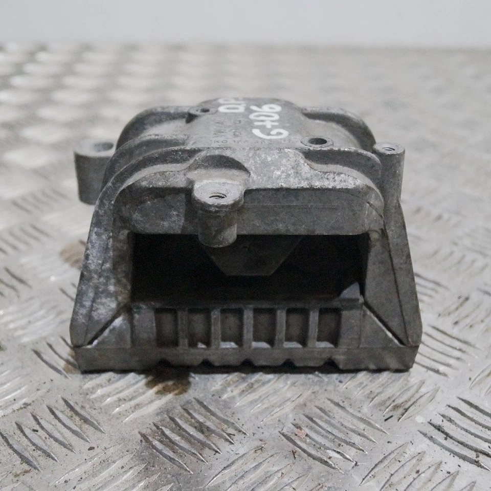 VW GOLF VI 5K1 2009 Right Side Engine Mount 1K0199262P - Image 1 of 4