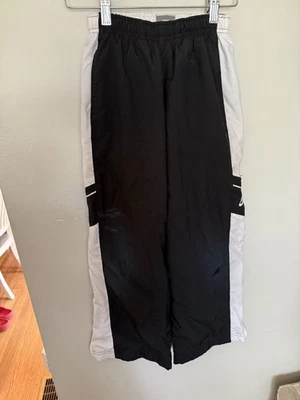 De Colección Años 90 Nike Negro Nylon Cortavientos Pantalones Juveniles Pequeño Tobillo Cremallera Swoosh Forrado Foto 1 de 4