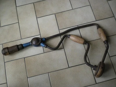 outil ancien, vilebrequin spécial angles - Photo 1/2