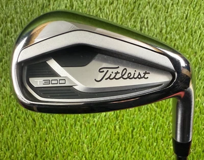 *Nice* Titleist T300 PW Pitching Wedge | Right Hand | AMT Red R300 Regular - Image 1 of 4