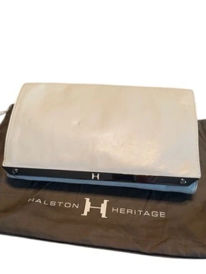 Auténtico bolso sin asas Halston Heritage de cuero blanco con bolsa antipolvo Foto 1 de 4