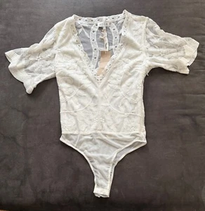 ACOA White Lace Floral V-Neck Bodysuit Size M NWT - Picture 1 of 5