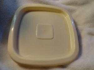 Vintage Rubbermaid 2242 Square Almond  Lid for 2 Cup Food Storage Container - Picture 1 of 3