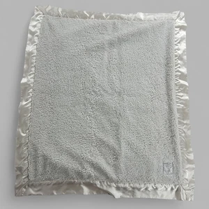 Manta de bebé Little Giraffe Luxe de piel sintética blanca - Imagen 1 de 6