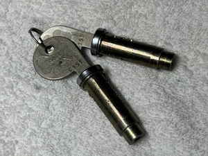 Alfa Romeo 105 SERIES KAMMTAIL SPIDER DOOR HANDLE LOCK BARREL, WITH KEY, NOS - Picture 1 of 2