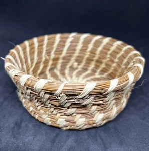 "Cesta de hierba tejida de hierba dulce pequeña de colección de 6"" a través" - Imagen 1 de 5