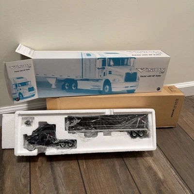 First Gear Mack Vision Tractor with 48' Trailer 1:54 59-0003 - Image 1 of 4