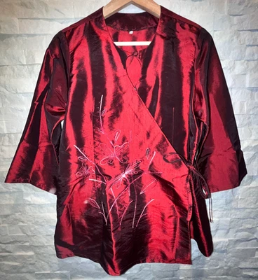 Usado en Excelente Condición Para Mujer Asiática Corbata Lateral Cuello en V Manga 3/4 Rojo Iridiscente Top Libélula XL Foto 1 de 4