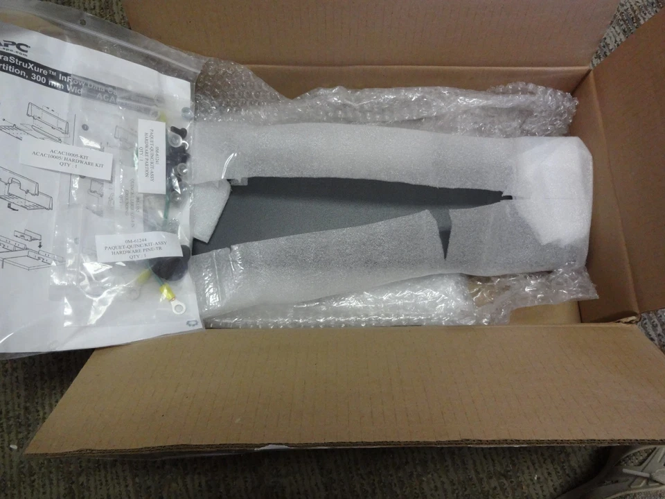 Apc Acac10005 Inrow Sliding Bridge Partition Data Cable 300mm - Image 1 of 4