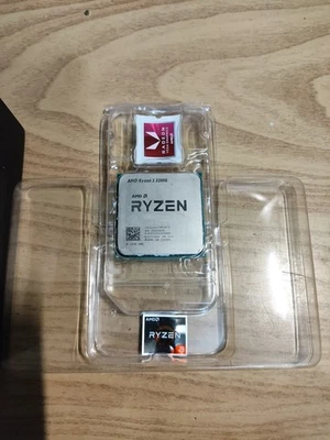 AMD Ryzen 3 3200G 3.6 GHz Quad-Core Con Dissipatore  - Immagine 1 di 4