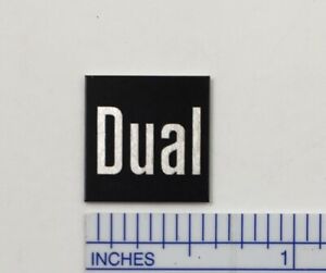 Double insigne platine logo pour housse anti-poussière métal fait sur mesure
