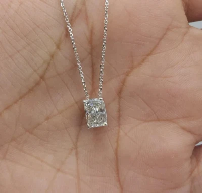 Collar colgante solitario de diamantes cultivados en laboratorio VS1 de corte radiante de 2 quilates de oro amarillo de 14 quilates Foto 1 de 4