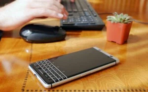 BlackBerry Keyone Key1 4.5" 4G LTE Octa-core 12MP CPU 32/64GB ROM Cell Phone - Picture 1 of 7