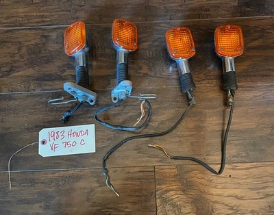 1983 Honda Magna V45 VF750C COMPLETE TURN SIGNAL OEM SET with BRACKETS (WORKING) - Image 1 of 4