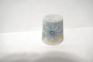 THIMBLE VINTAGE HANDPAINTED BISQUE M DUNCAN PRETTY BLUE FLOWERS - Picture 1 of 5