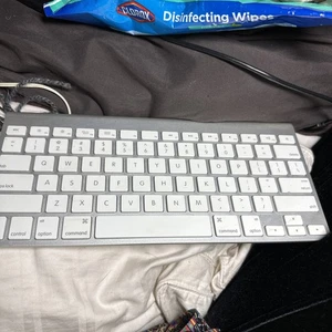 Teclado Bluetooth Inalámbrico GENUINO Apple A1314 Mac Aluminio Solo Piezas - Imagen 1 de 15