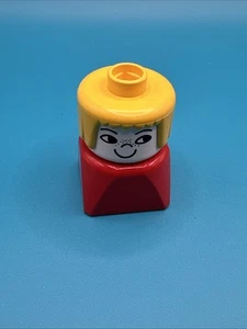 Figura Base Cuadrada Lego Duplo People DE COLECCIÓN Niña Cabello Rubio Cuerpo Rojo - Imagen 1 de 5