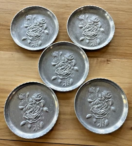 Lot 5 Vintage Hammered Aluminum Coasters MCM Floral Round Cottage Decor - Picture 1 of 3