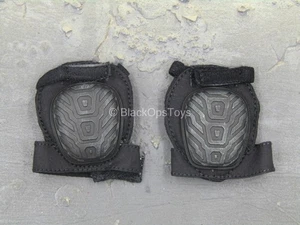 1/6 Scale Toy Enforcer Corps - Yuri - Weathered Black Knee Pads - Picture 1 of 8