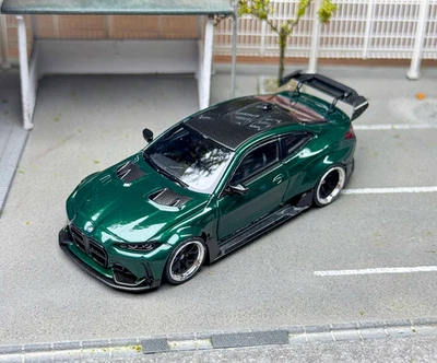 STREET WARRIOR SW 1:64 Grüner BMW M4 mit ADRO Bodykit - Coupé Sportmodell