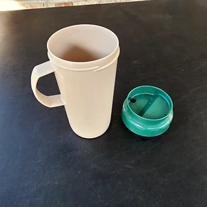 Vintage RUBBERMAID Lunch Break 1 Pint Coffee Mug Cup w/ Handle Beige Green 375N - Picture 1 of 7