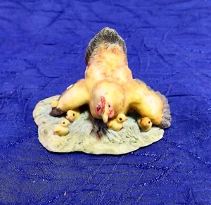 Lowell Davis "Goldie And Her Peeps" Hen Chicken Schmid Border Fine Arts - Picture 1 of 4